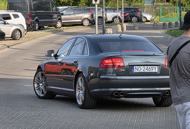Audi S8 D3