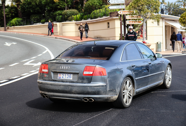 Audi S8 D3