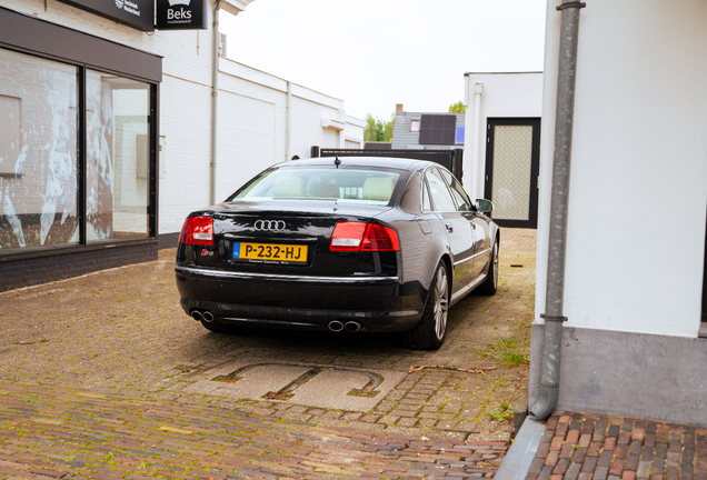 Audi S8 D3