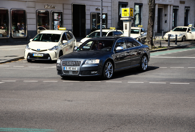 Audi S8 D3