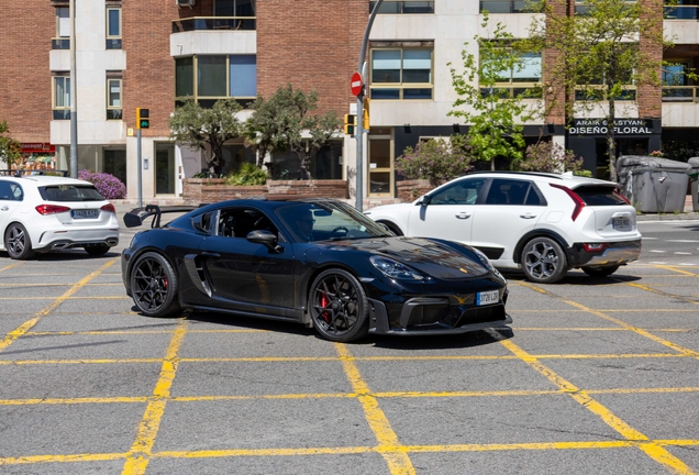 Porsche 718 Cayman GT4 RS Weissach Package