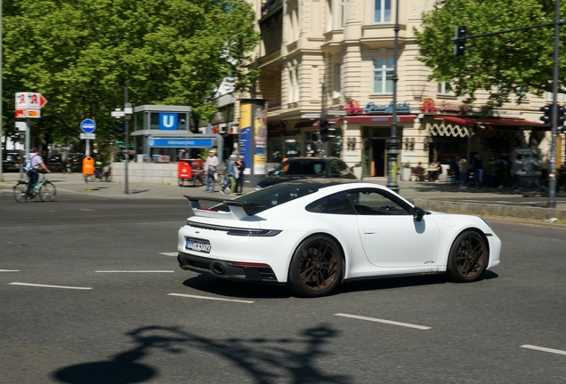 Porsche 992 Carrera 4 GTS
