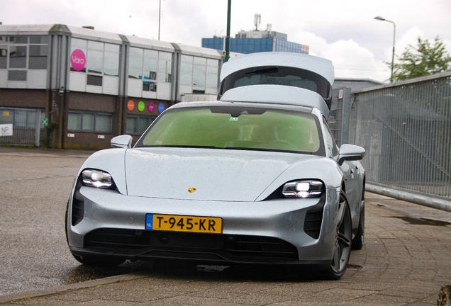Porsche Taycan GTS Sport Turismo