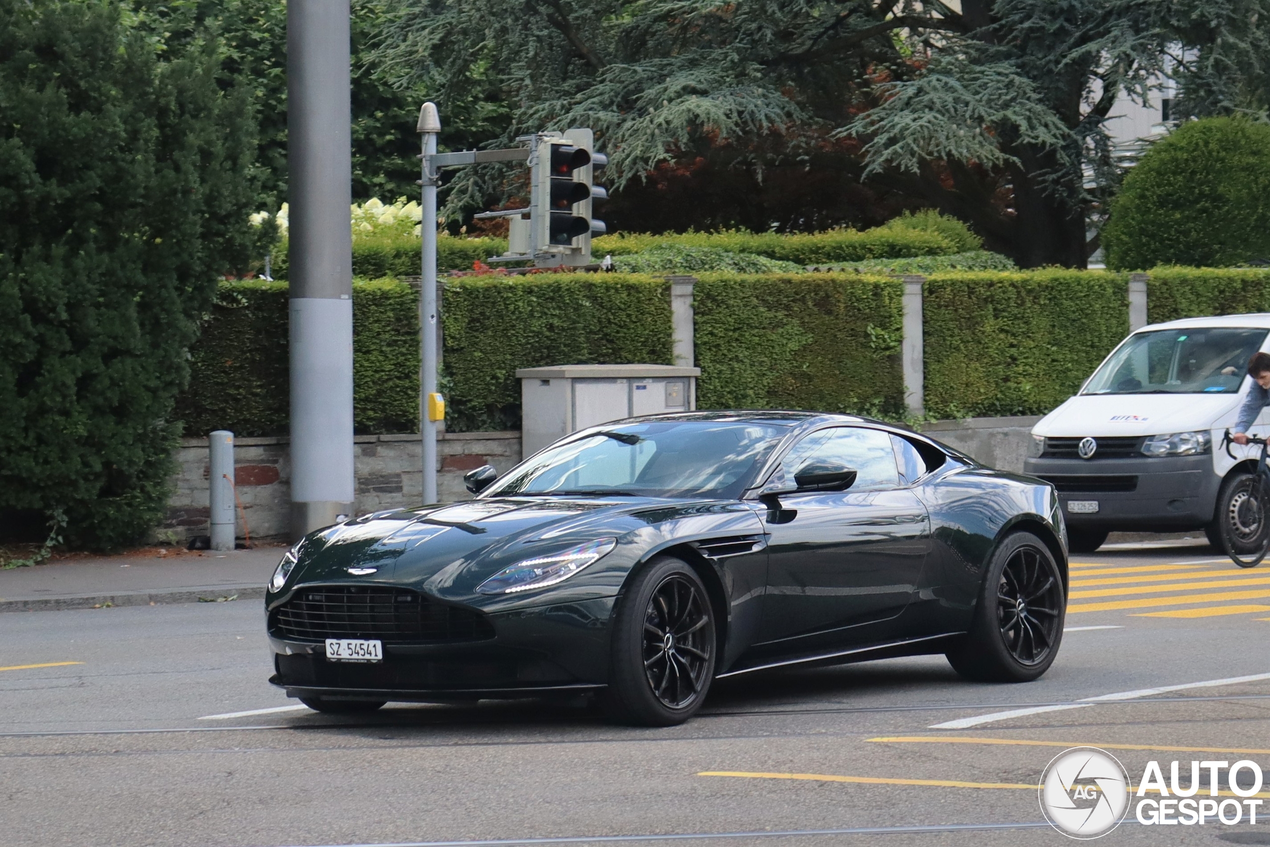 Aston Martin DB11 V8