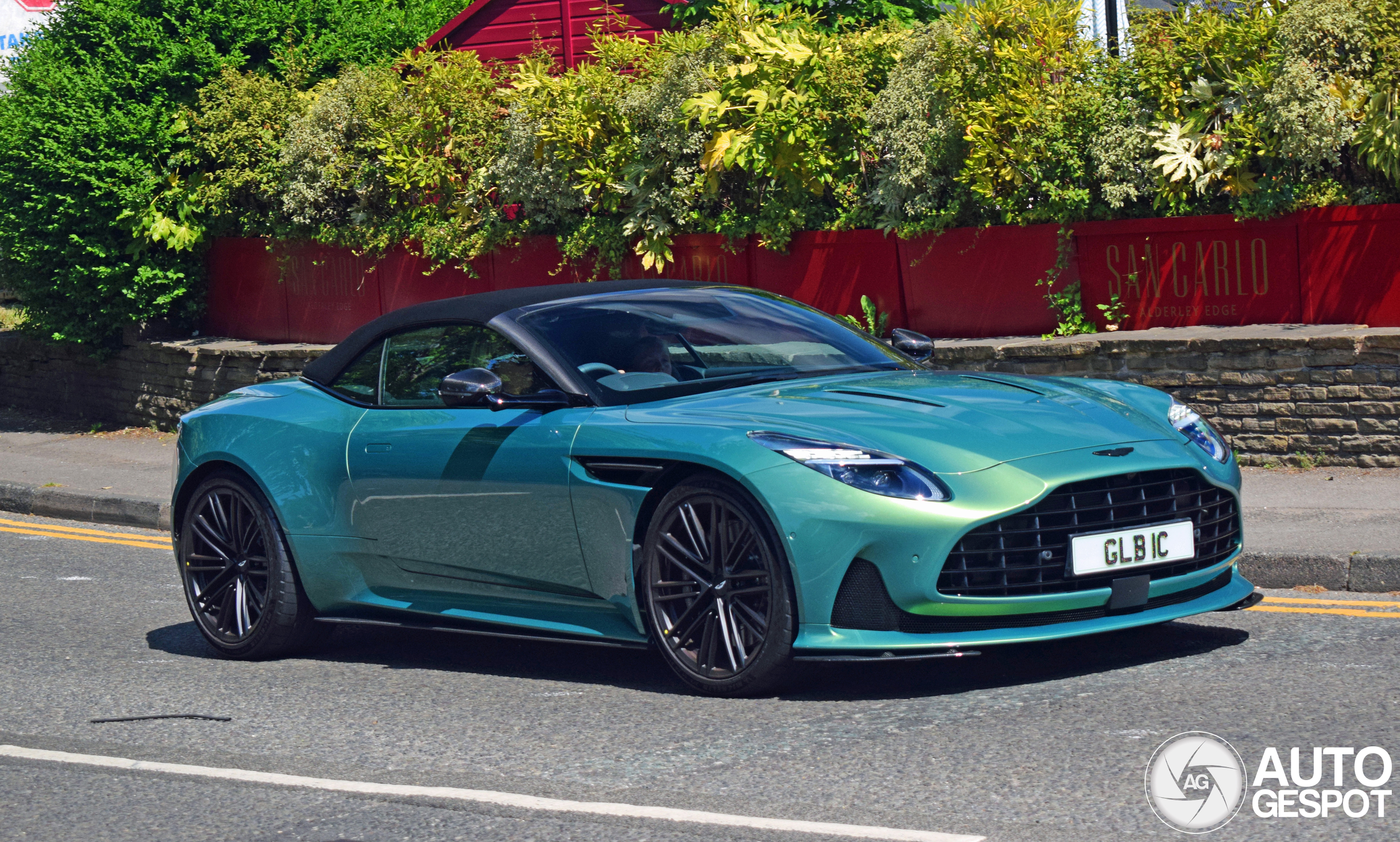 Aston Martin DB12 Volante