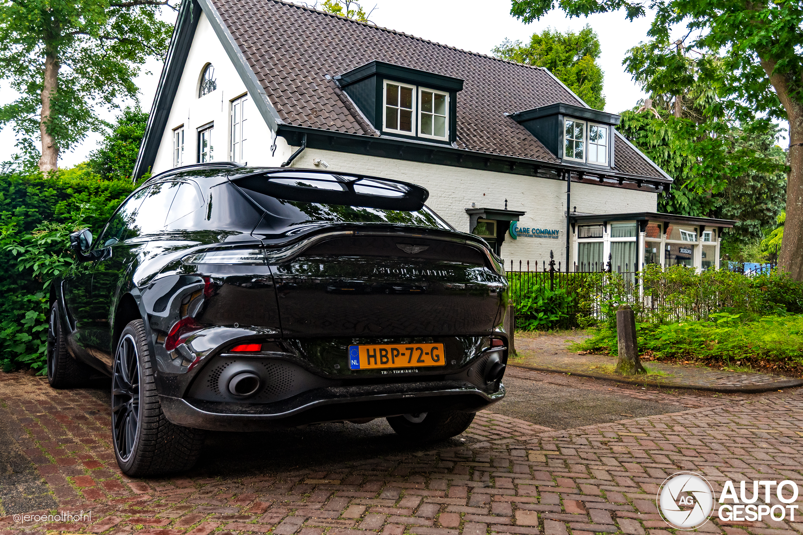 Aston Martin DBX