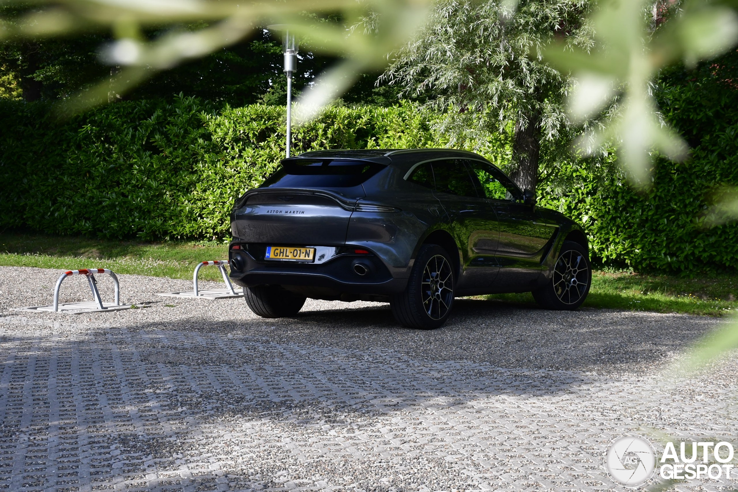 Aston Martin DBX
