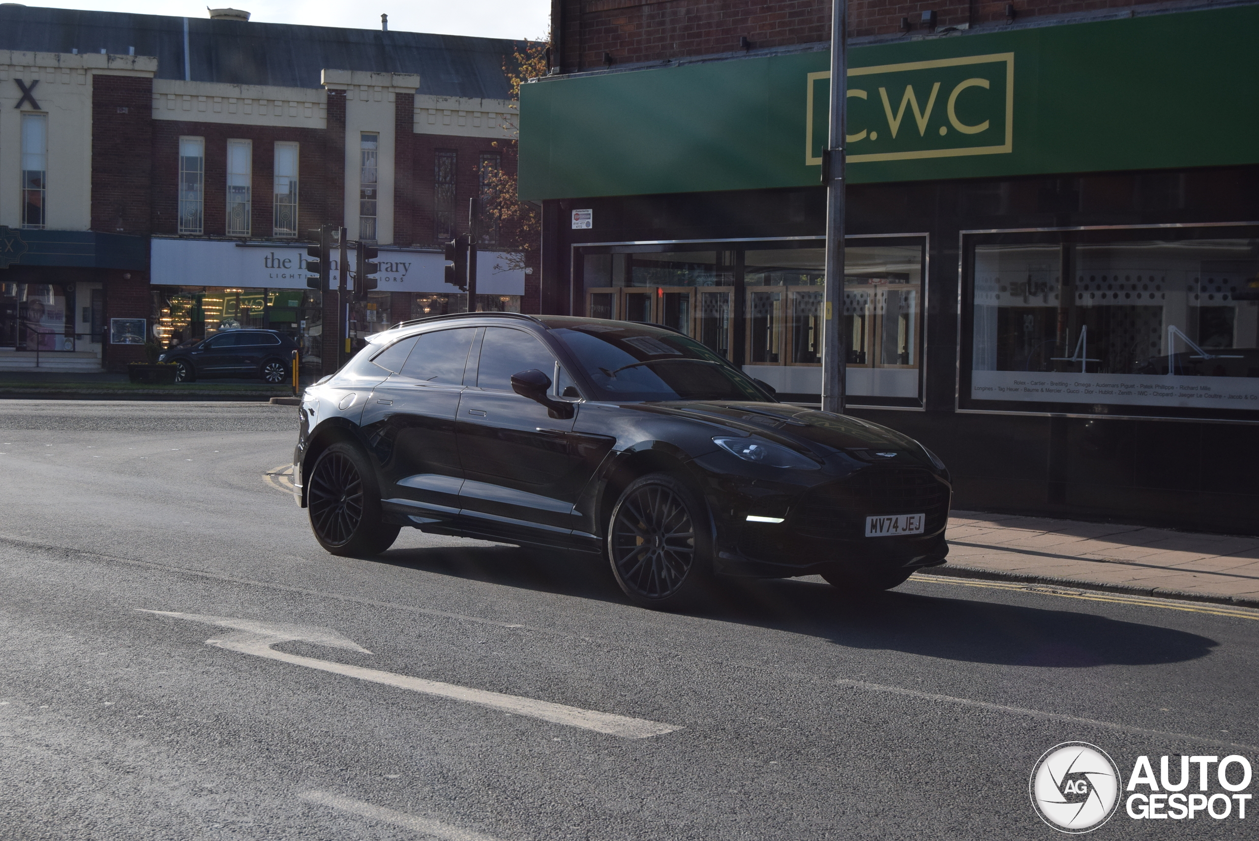 Aston Martin DBX707
