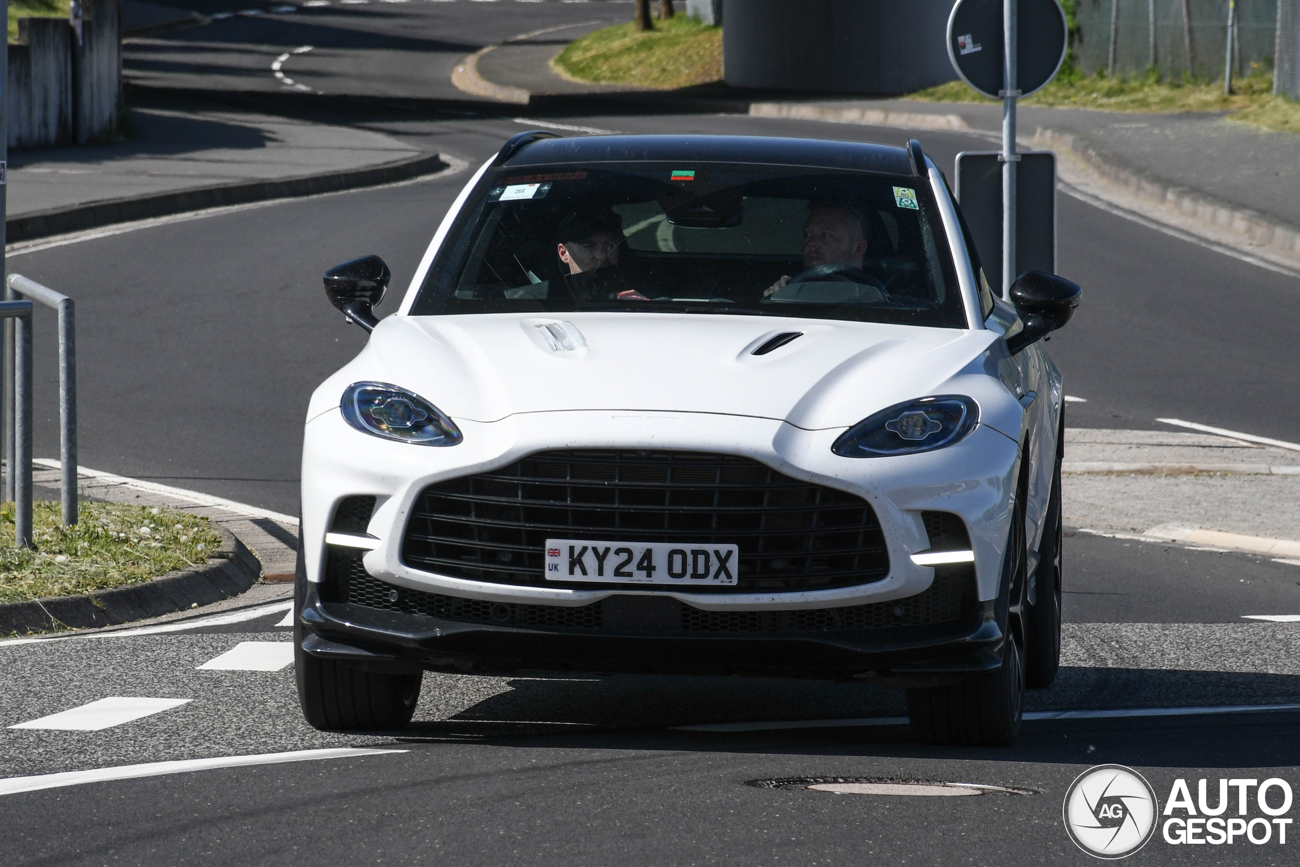 Aston Martin DBX707