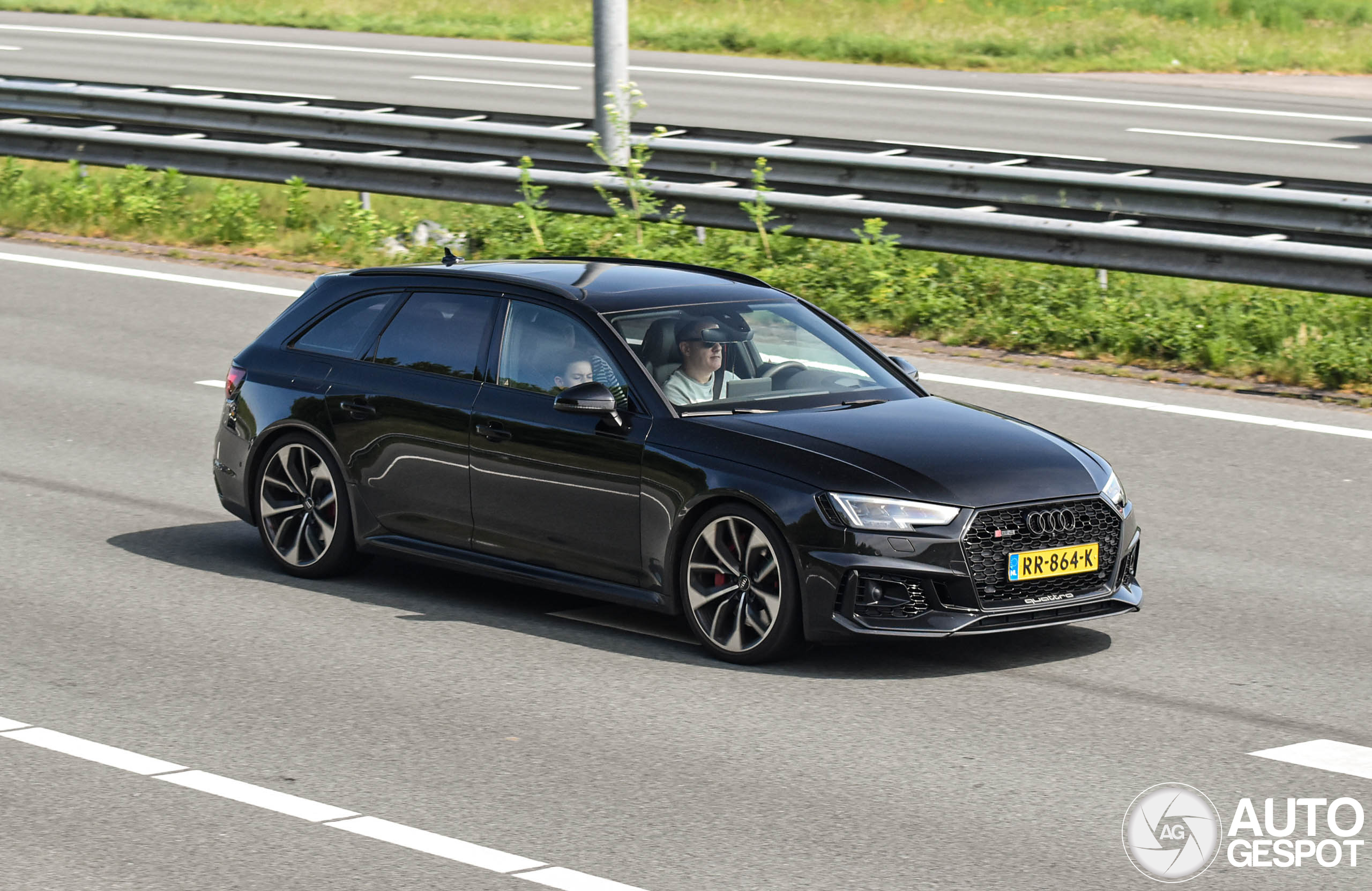 Audi RS4 Avant B9