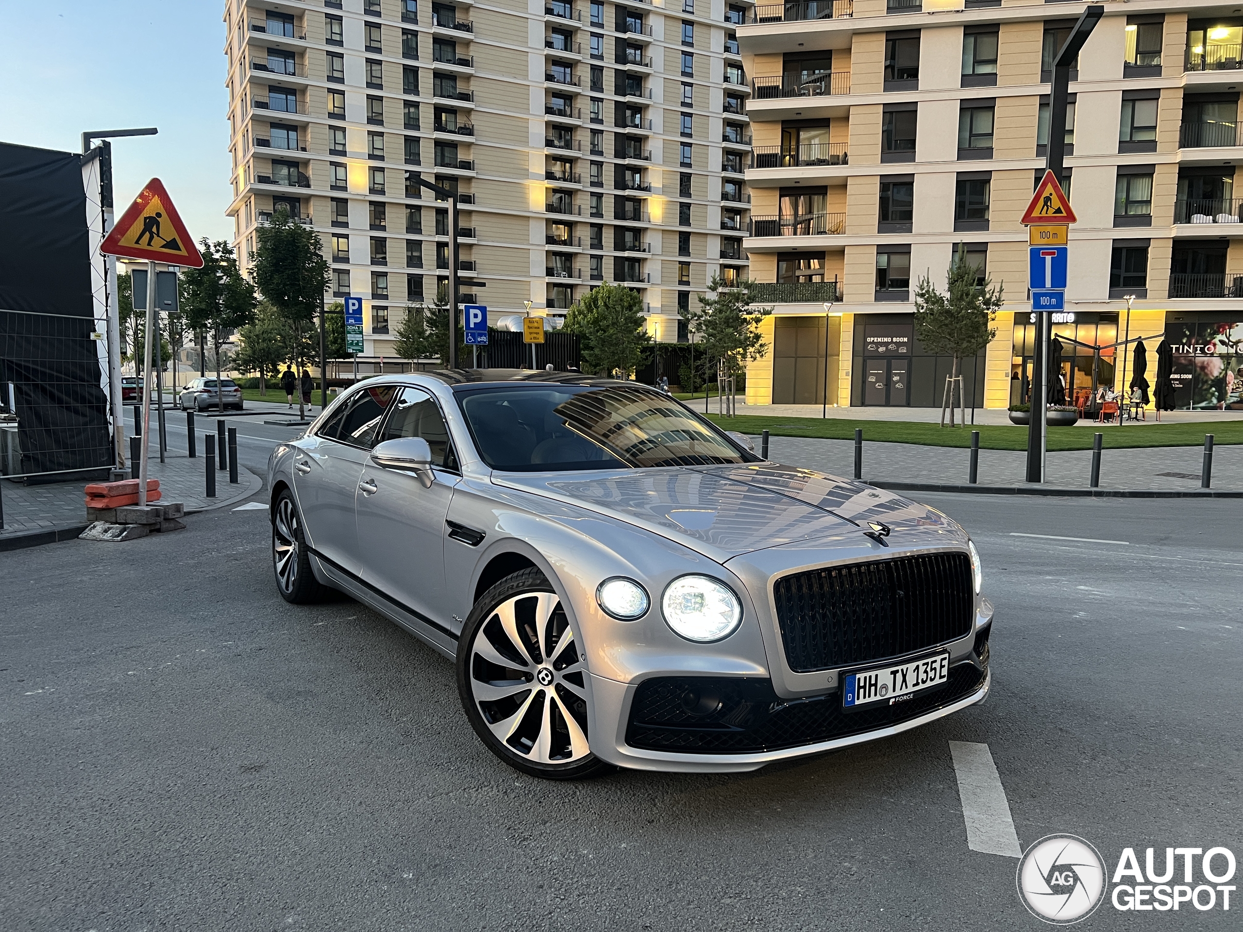 Bentley Flying Spur Hybrid
