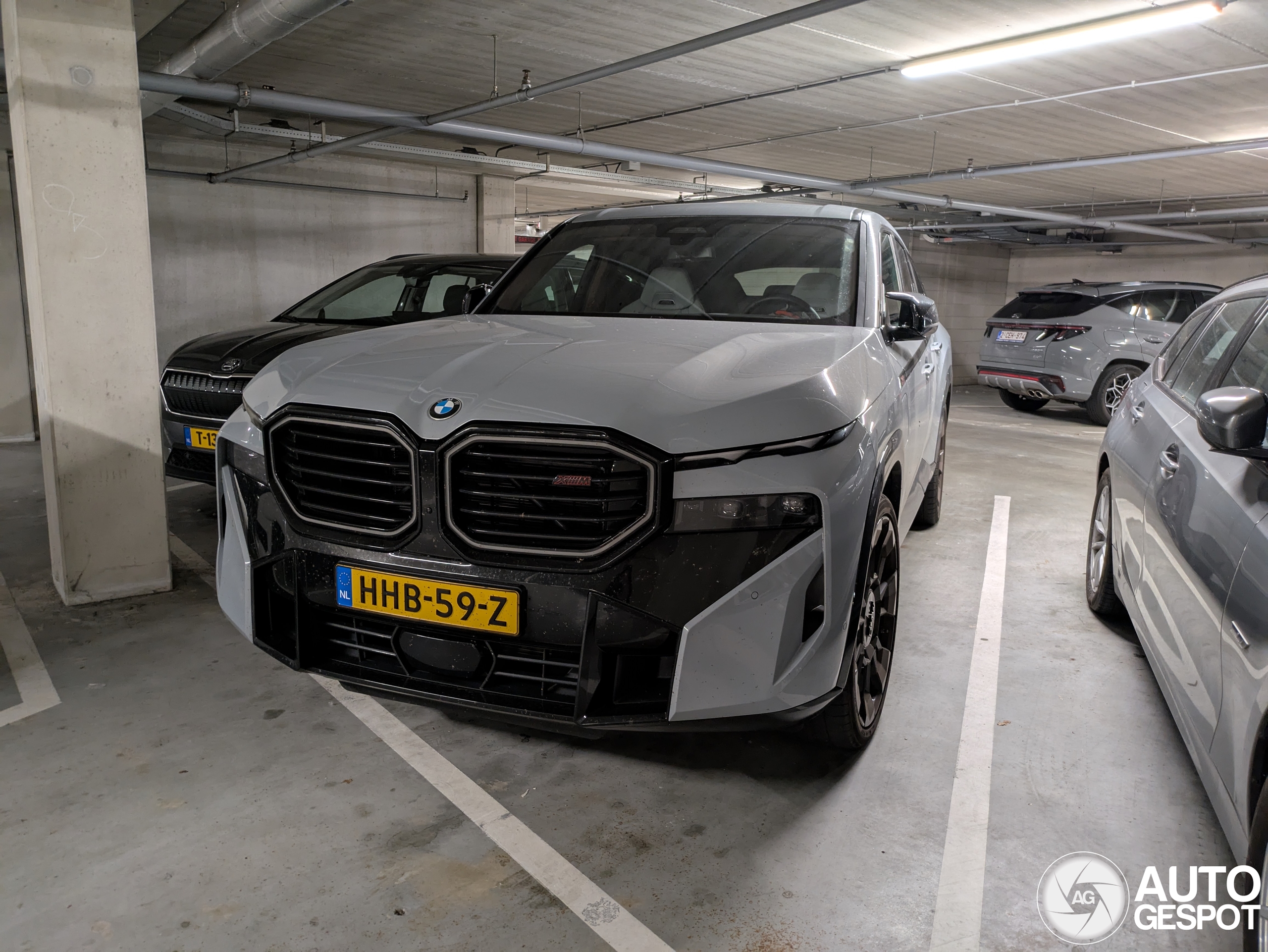 BMW XM G09 Label Red