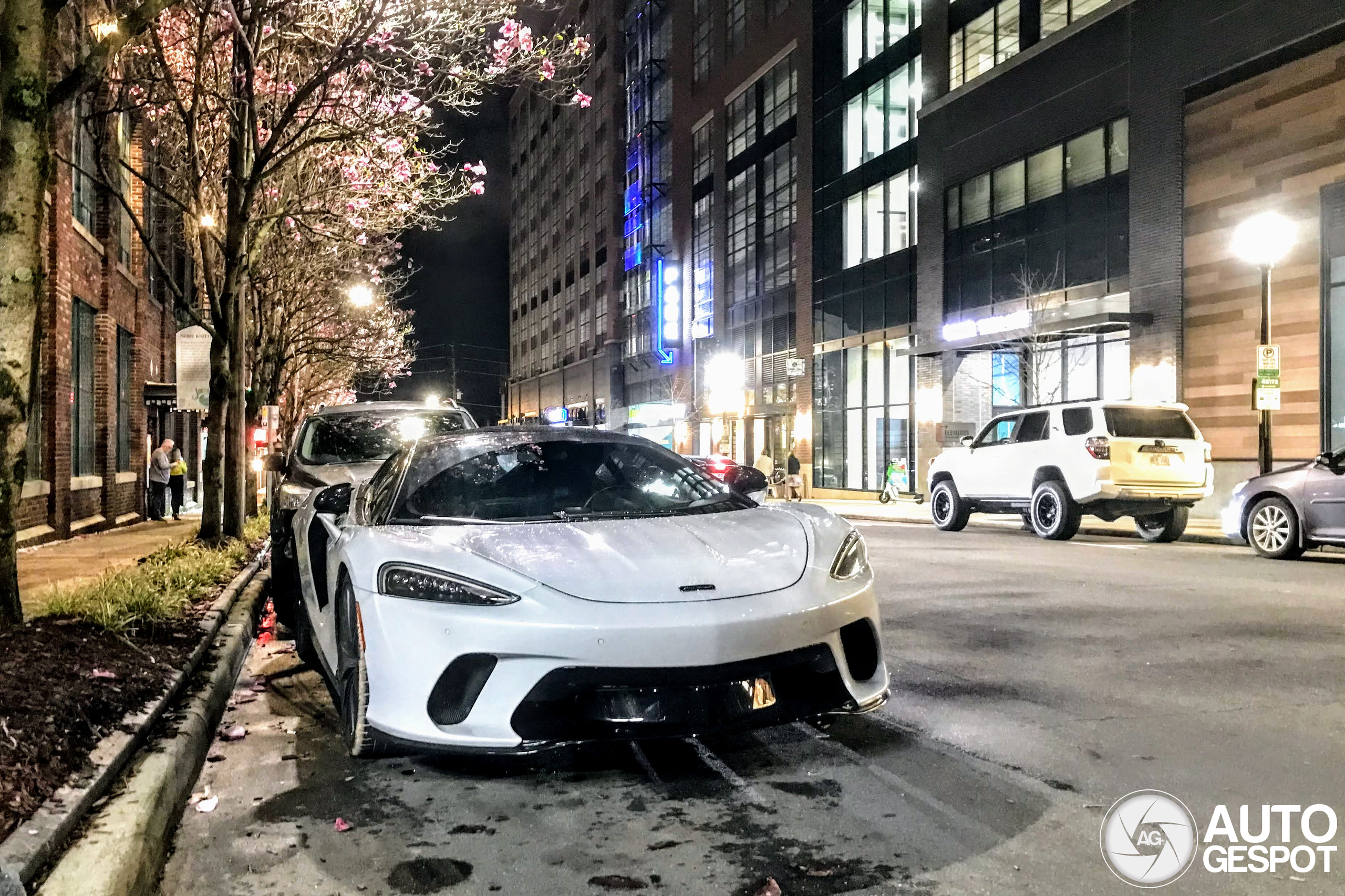 McLaren GT