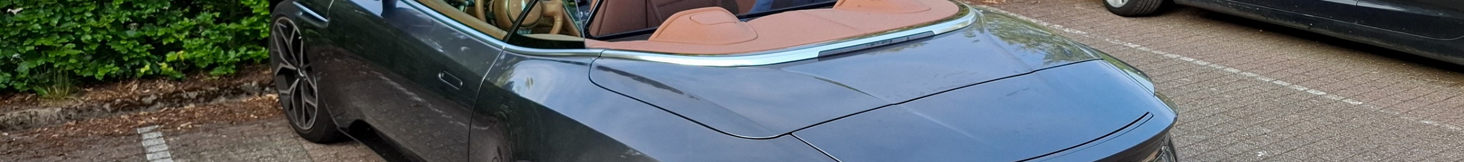 Aston Martin DB11 V8 Volante