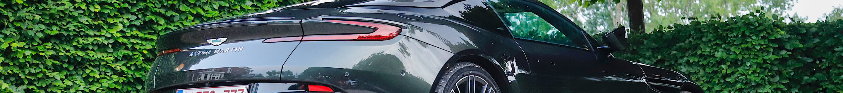 Aston Martin DB12