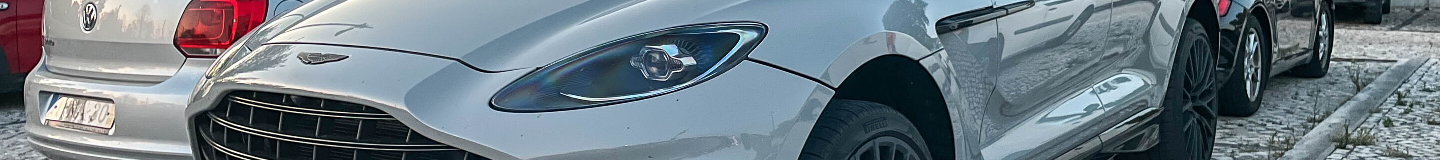 Aston Martin DBX707