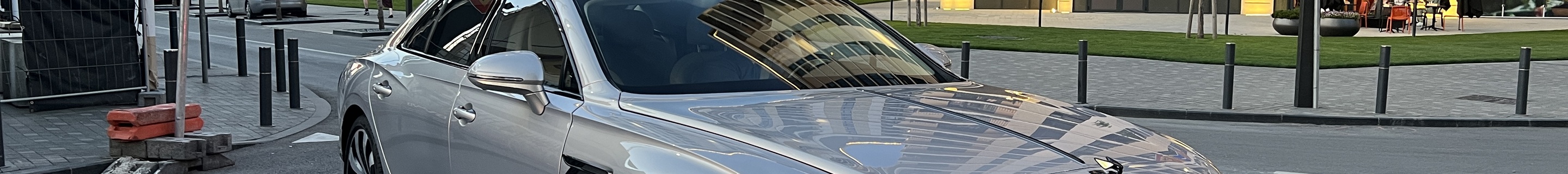 Bentley Flying Spur Hybrid