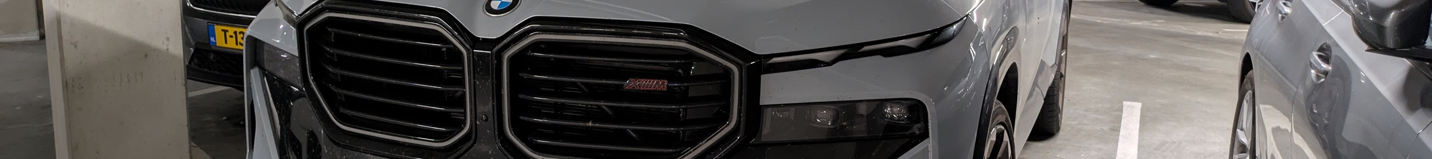 BMW XM G09 Label Red