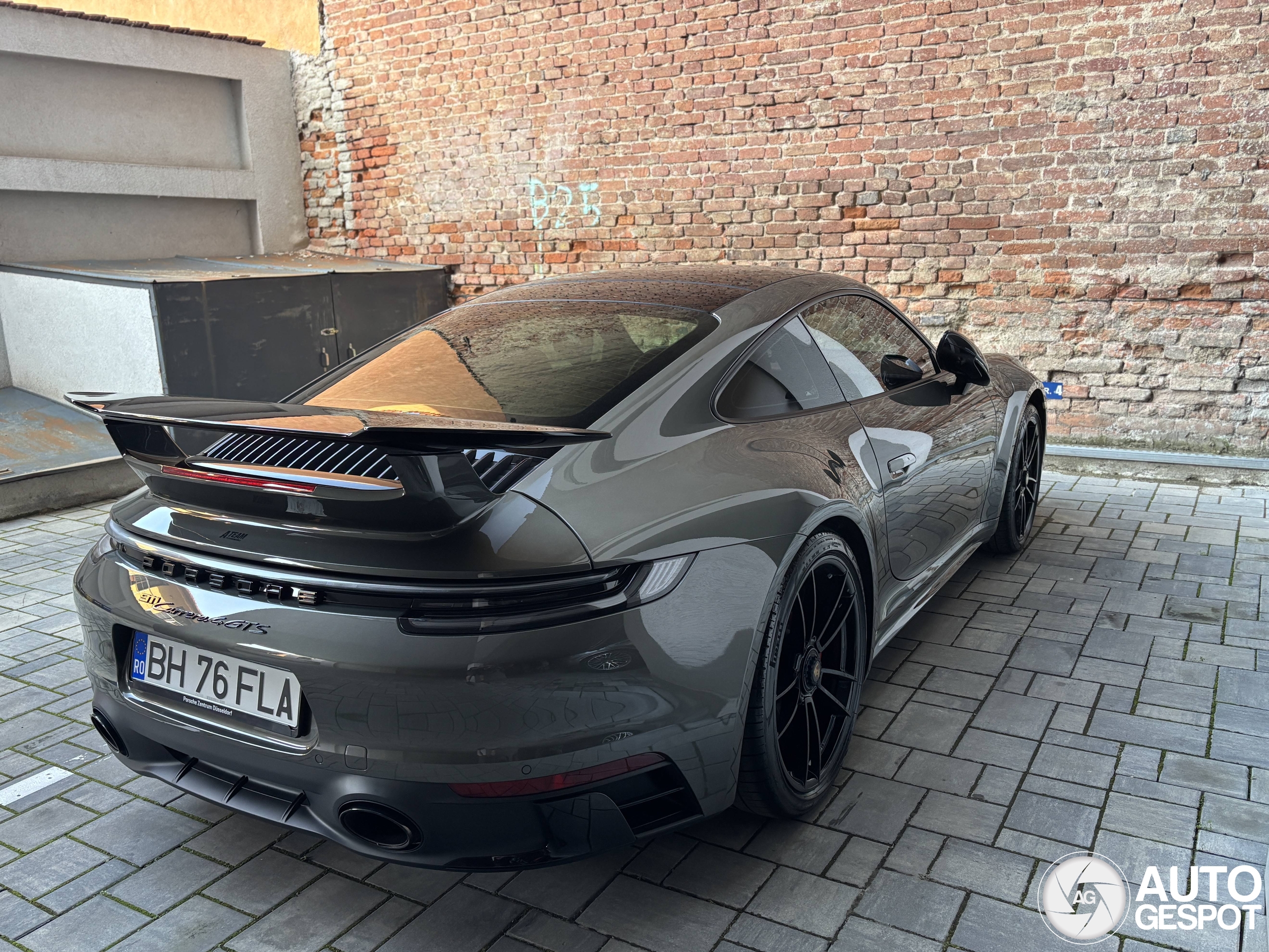 Porsche 992 Carrera 4 GTS