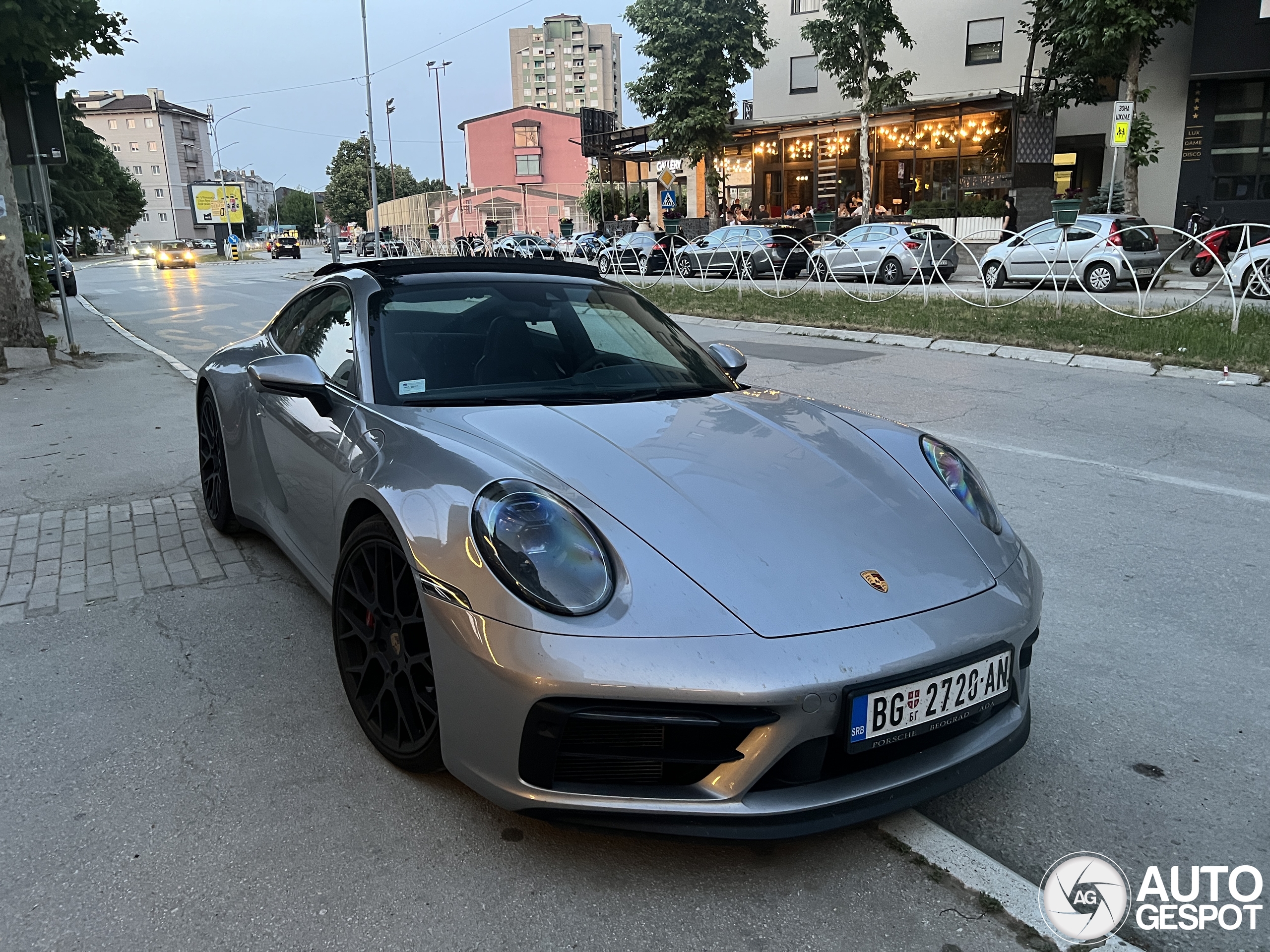 Porsche 992 Carrera 4 GTS