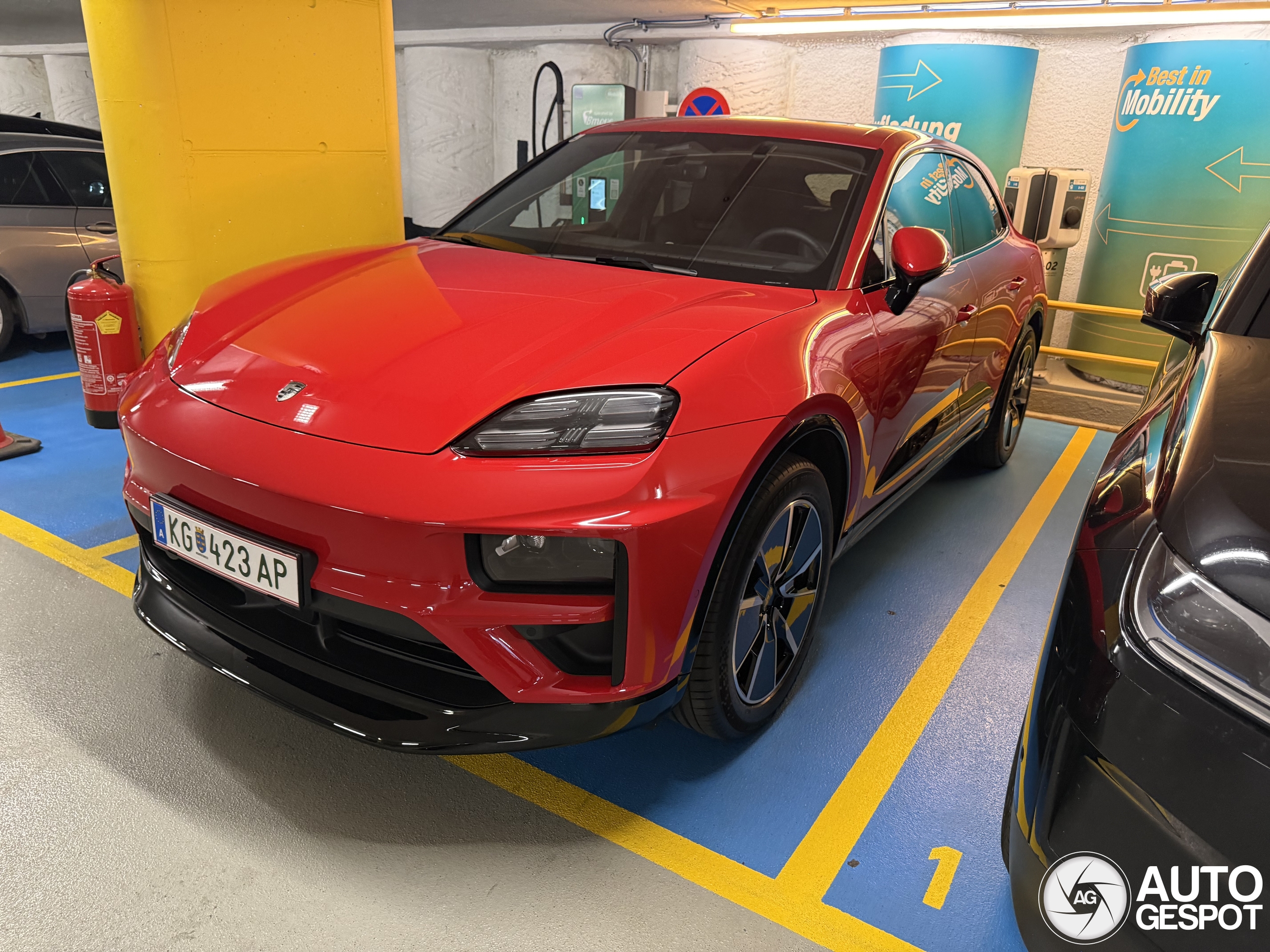 Porsche Macan EV Turbo