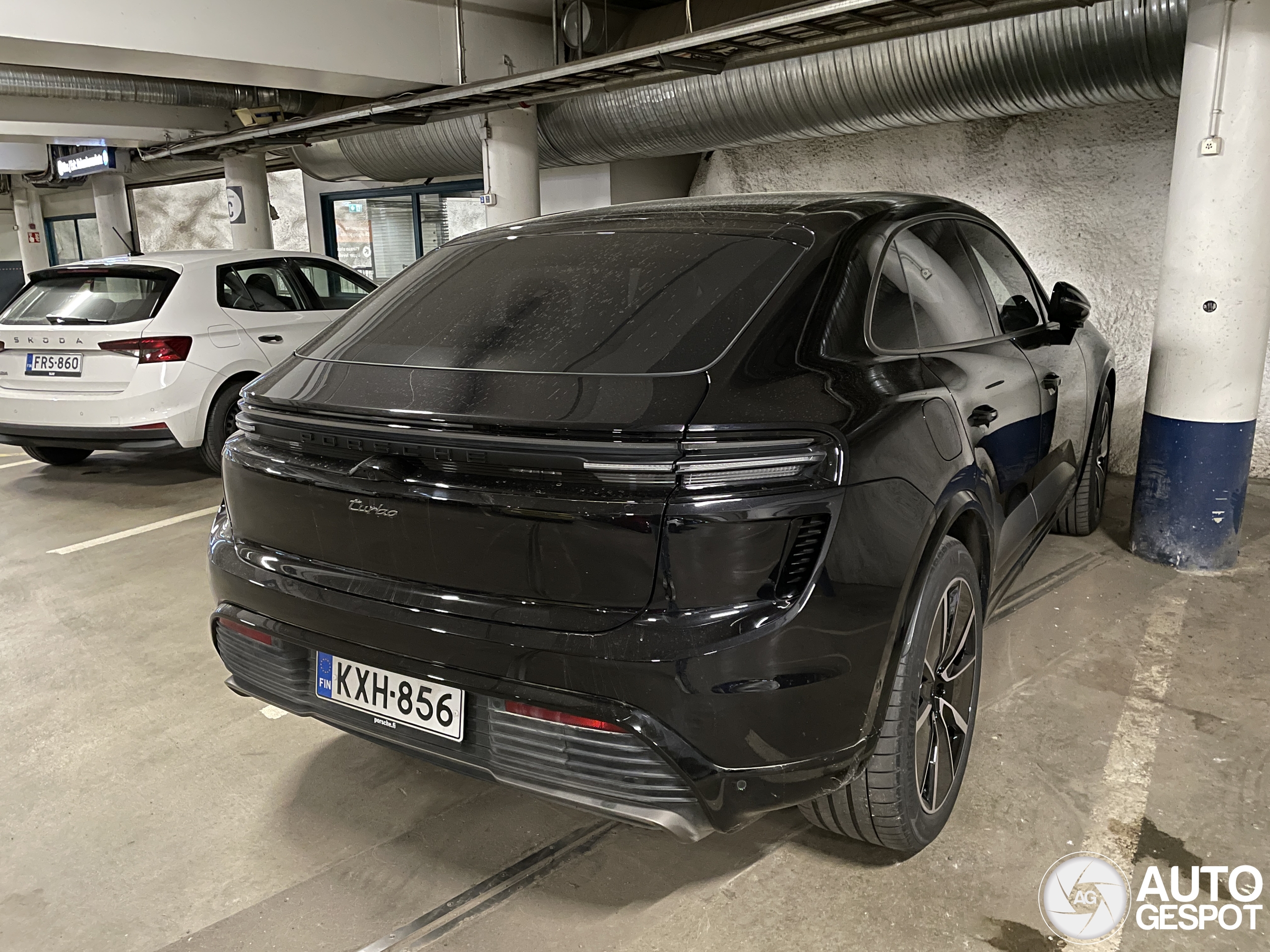Porsche Macan EV Turbo