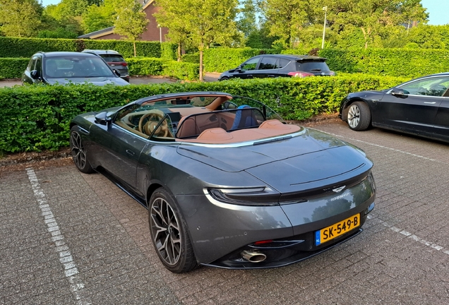 Aston Martin DB11 V8 Volante
