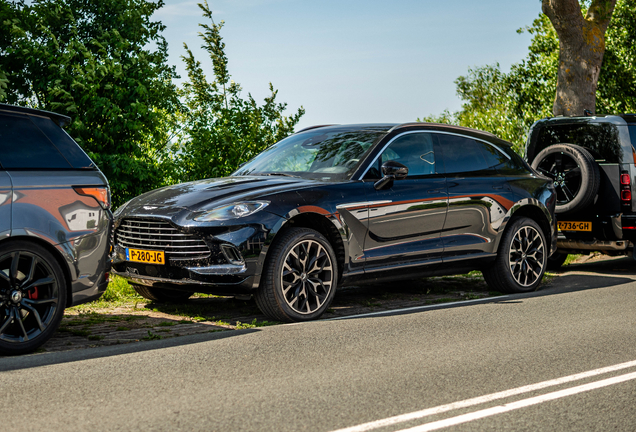 Aston Martin DBX