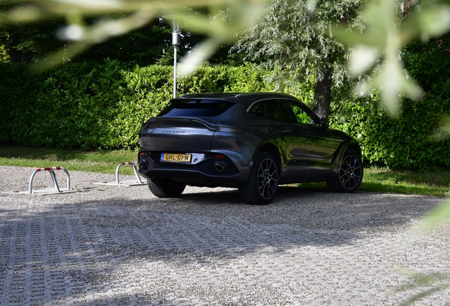 Aston Martin DBX