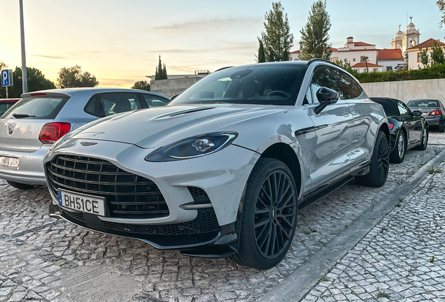 Aston Martin DBX707