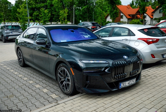 BMW 760i xDrive 2023