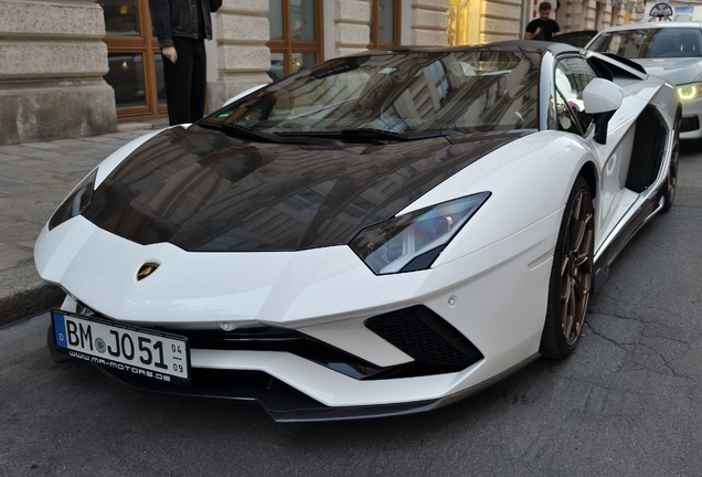 Lamborghini Aventador LP780-4 Ultimae Roadster