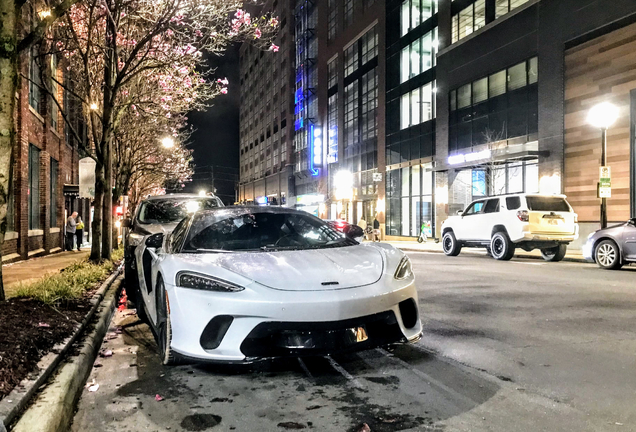 McLaren GT