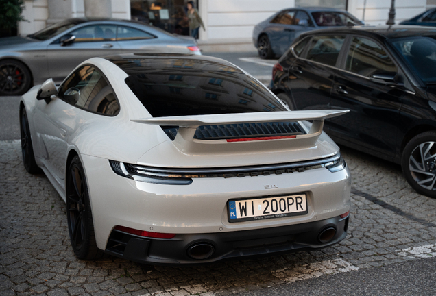 Porsche 992 Carrera 4 GTS