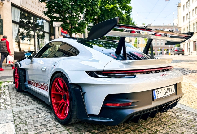 Porsche 992 GT3 RS Weissach Package