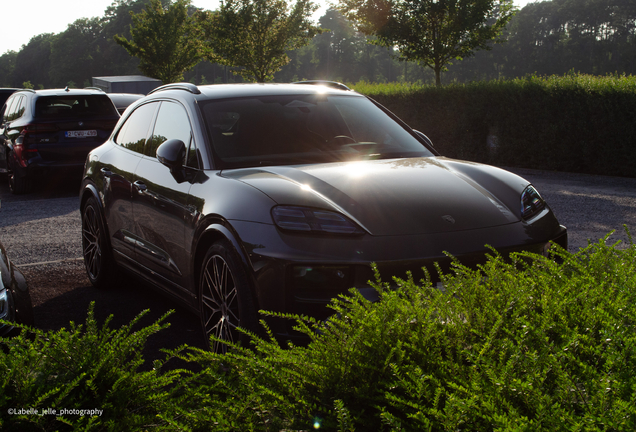 Porsche Macan EV Turbo