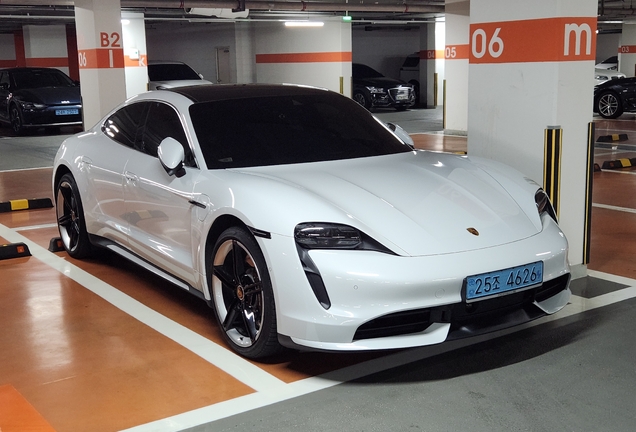 Porsche Taycan Turbo