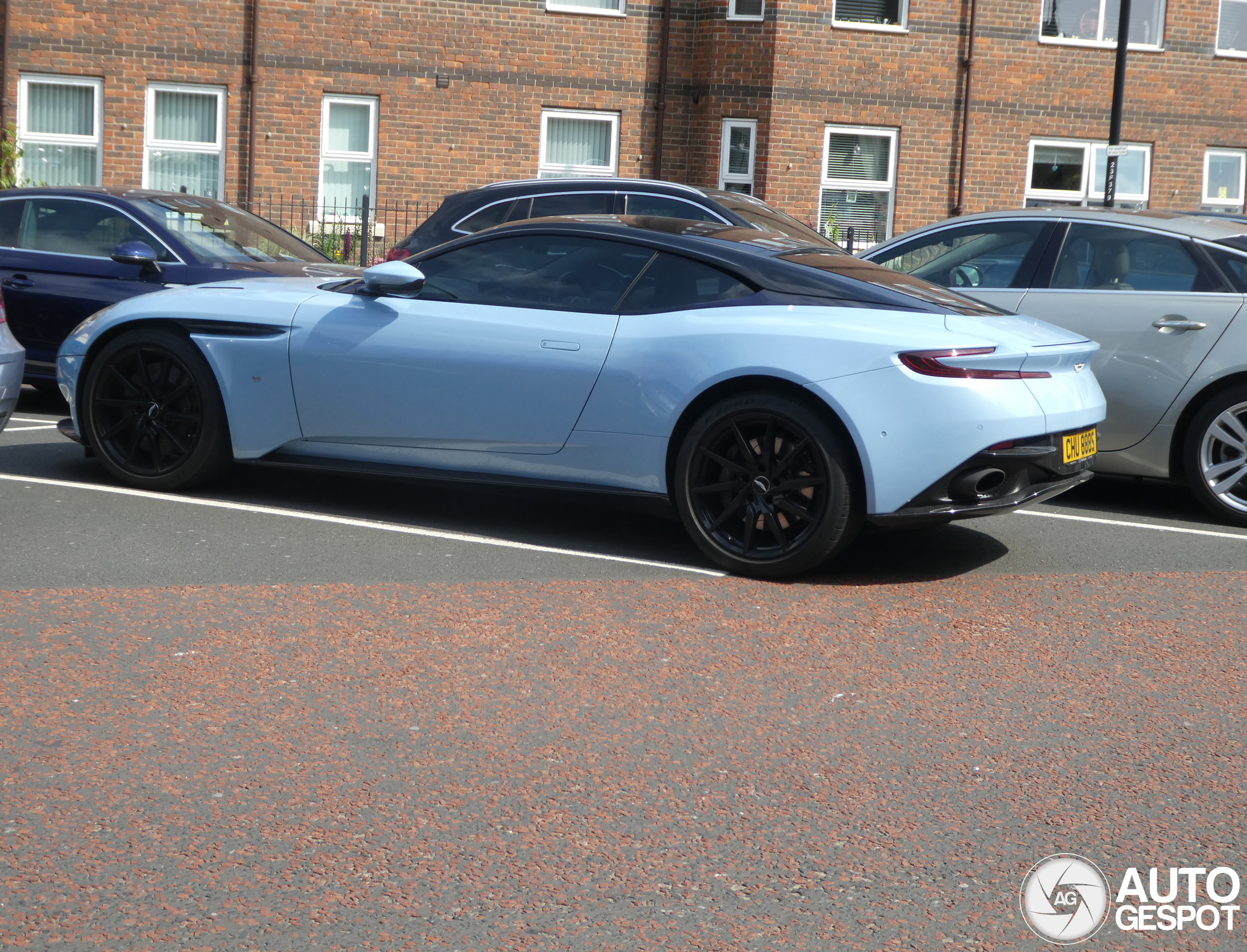 Aston Martin DB11