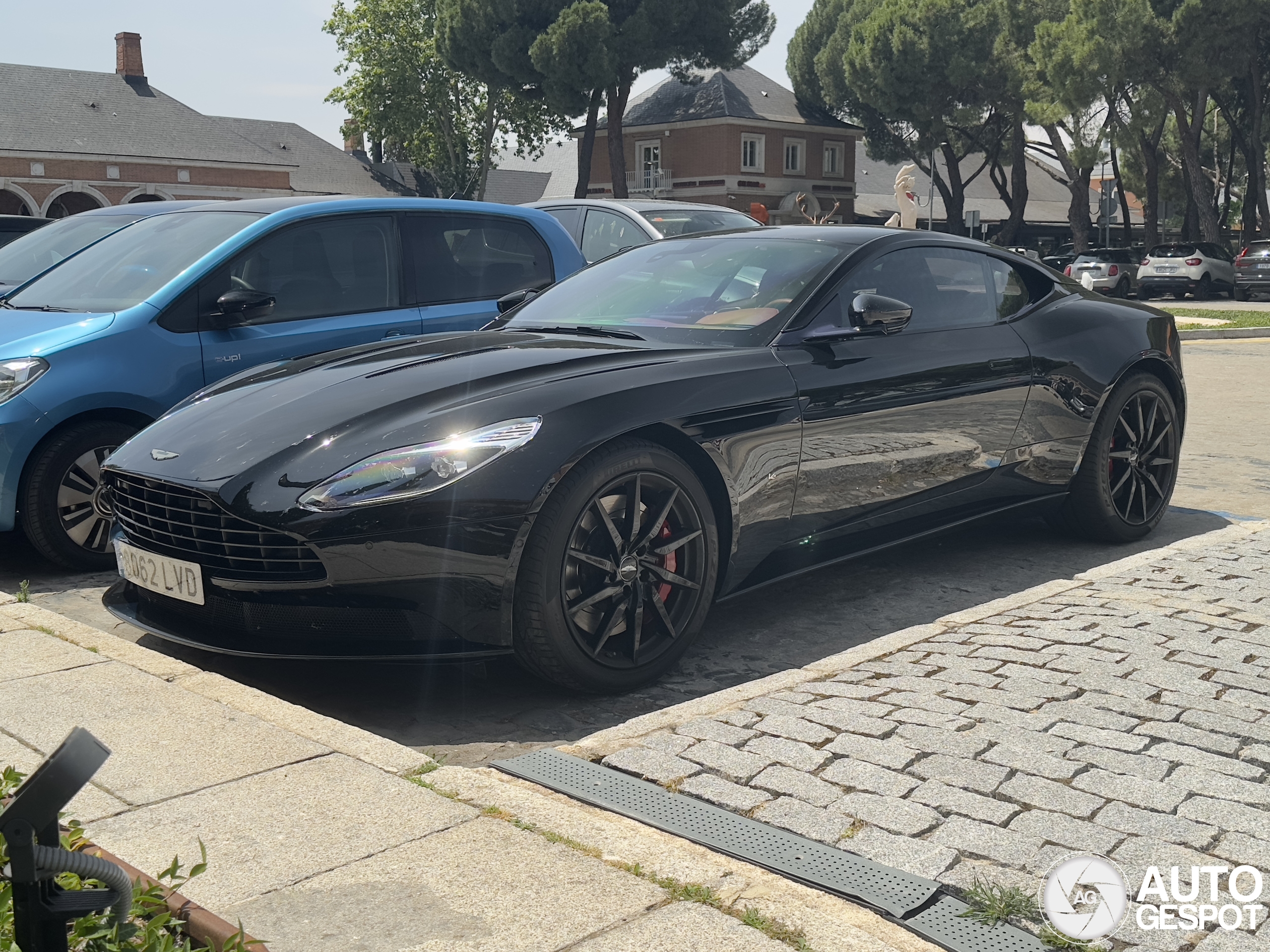 Aston Martin DB11