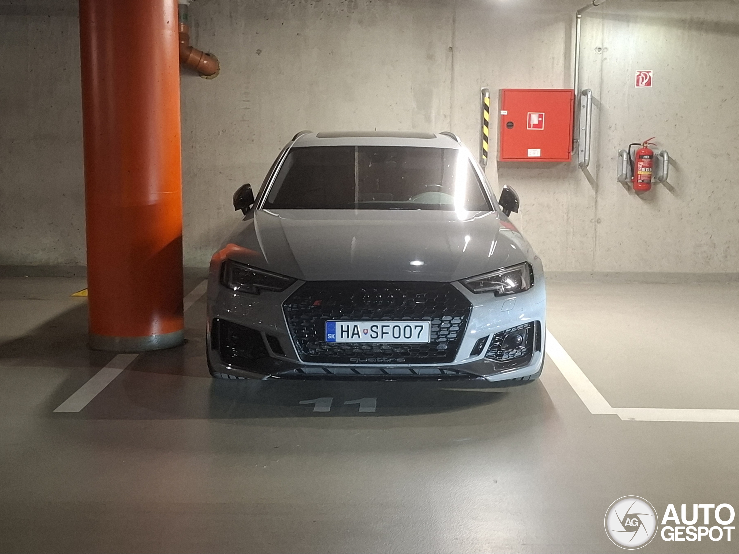 Audi RS4 Avant B9
