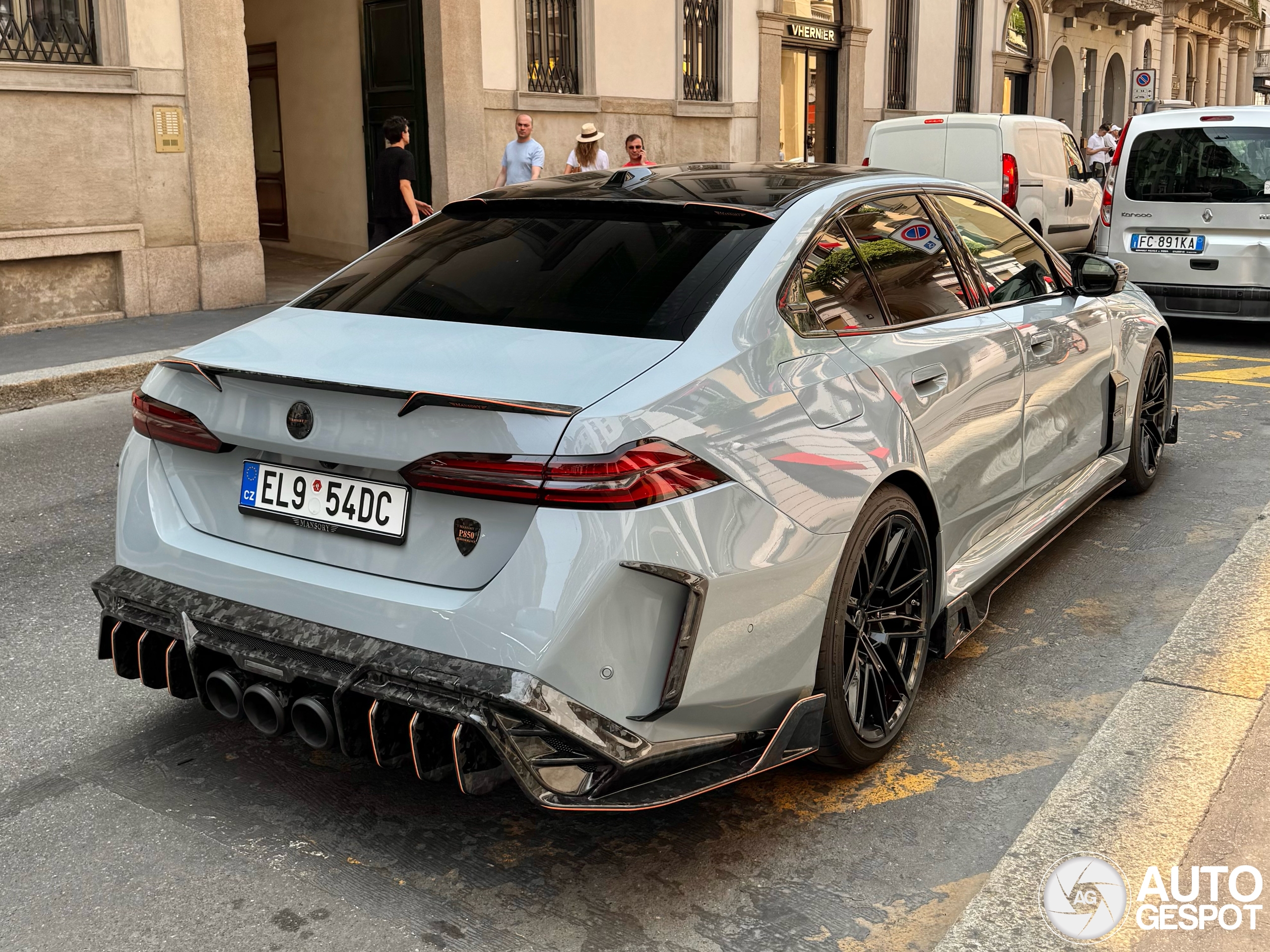 BMW M5 G90 Mansory: Een brute verschijning in Milaan
