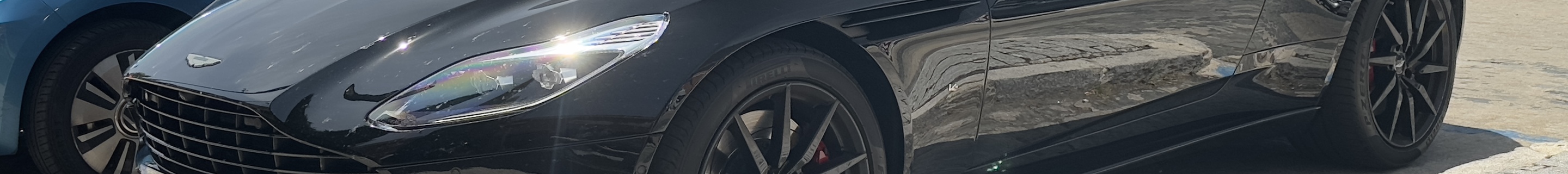 Aston Martin DB11