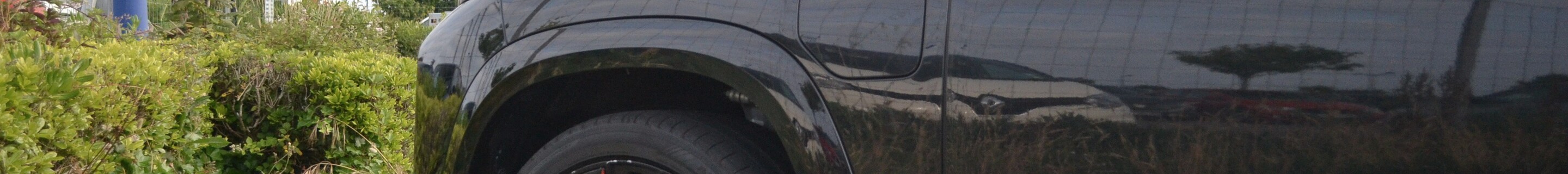 BMW XM G09 Label Red