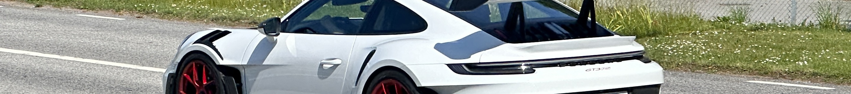Porsche 992 GT3 RS Weissach Package