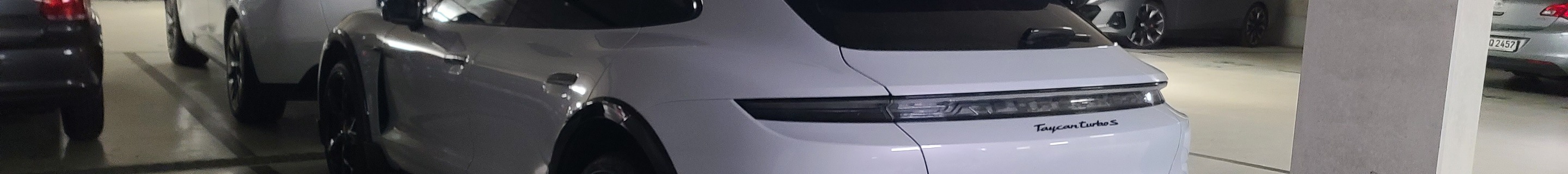 Porsche Taycan Turbo S Cross Turismo