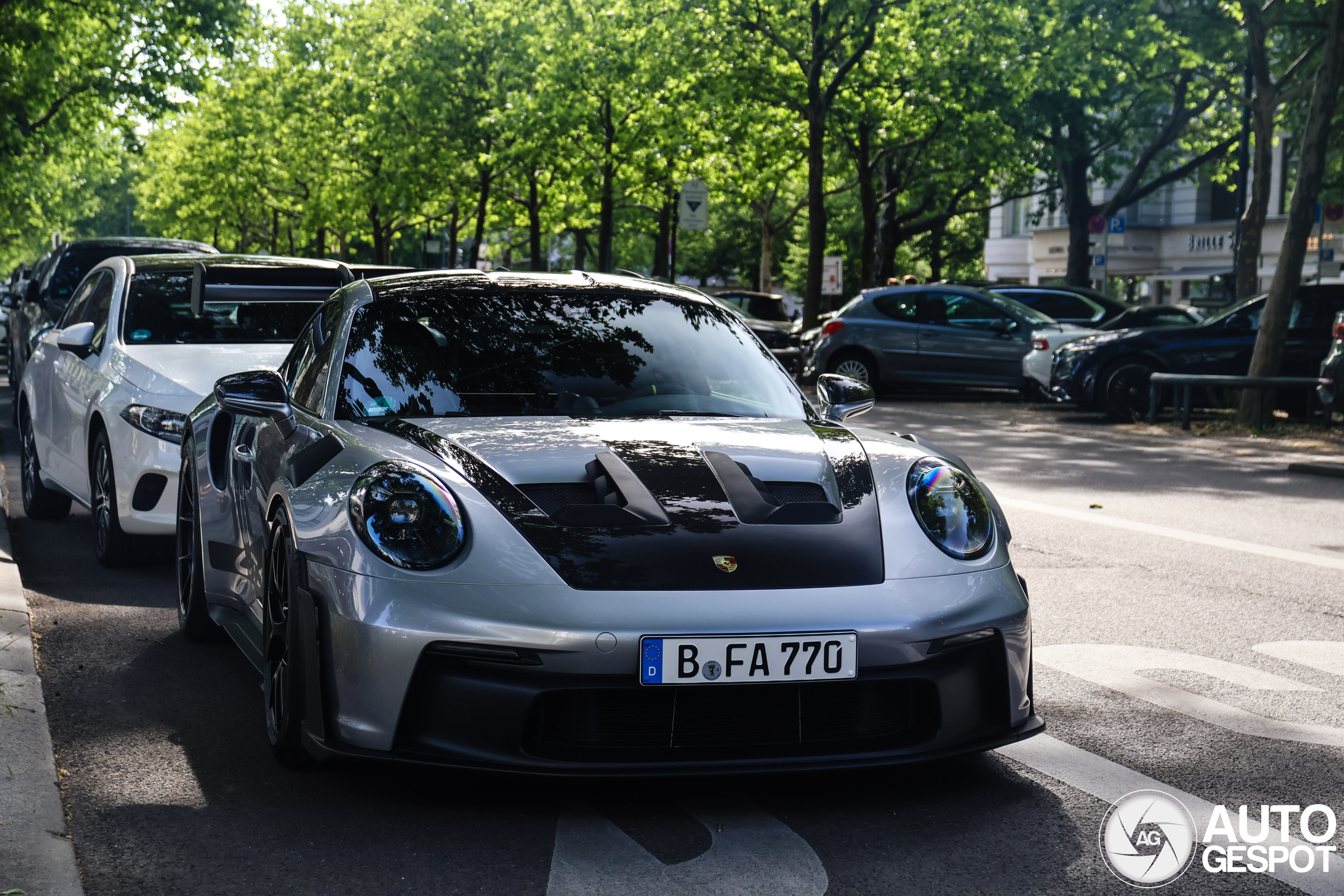 Porsche 992 GT3 RS Weissach Package