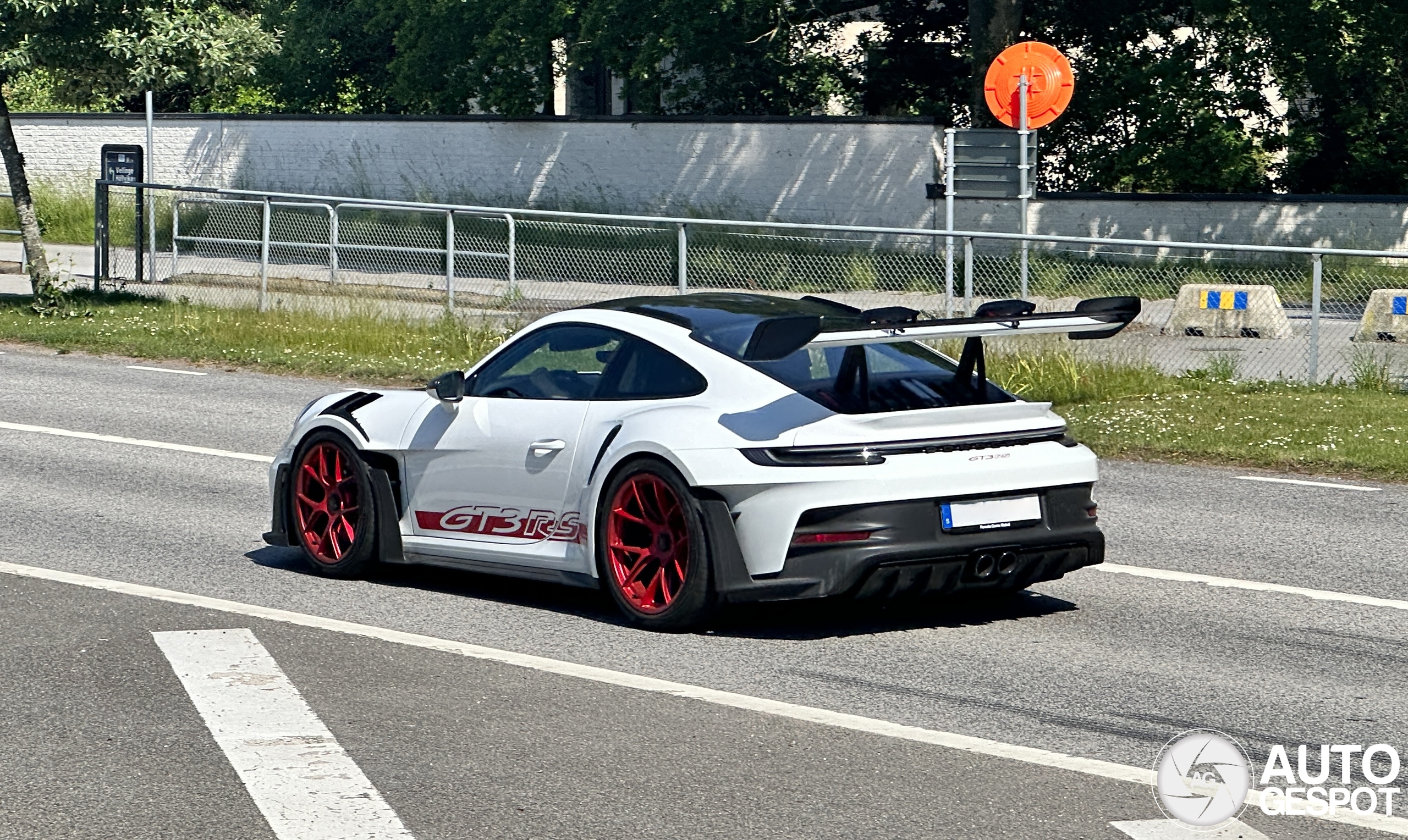 Porsche 992 GT3 RS Weissach Package