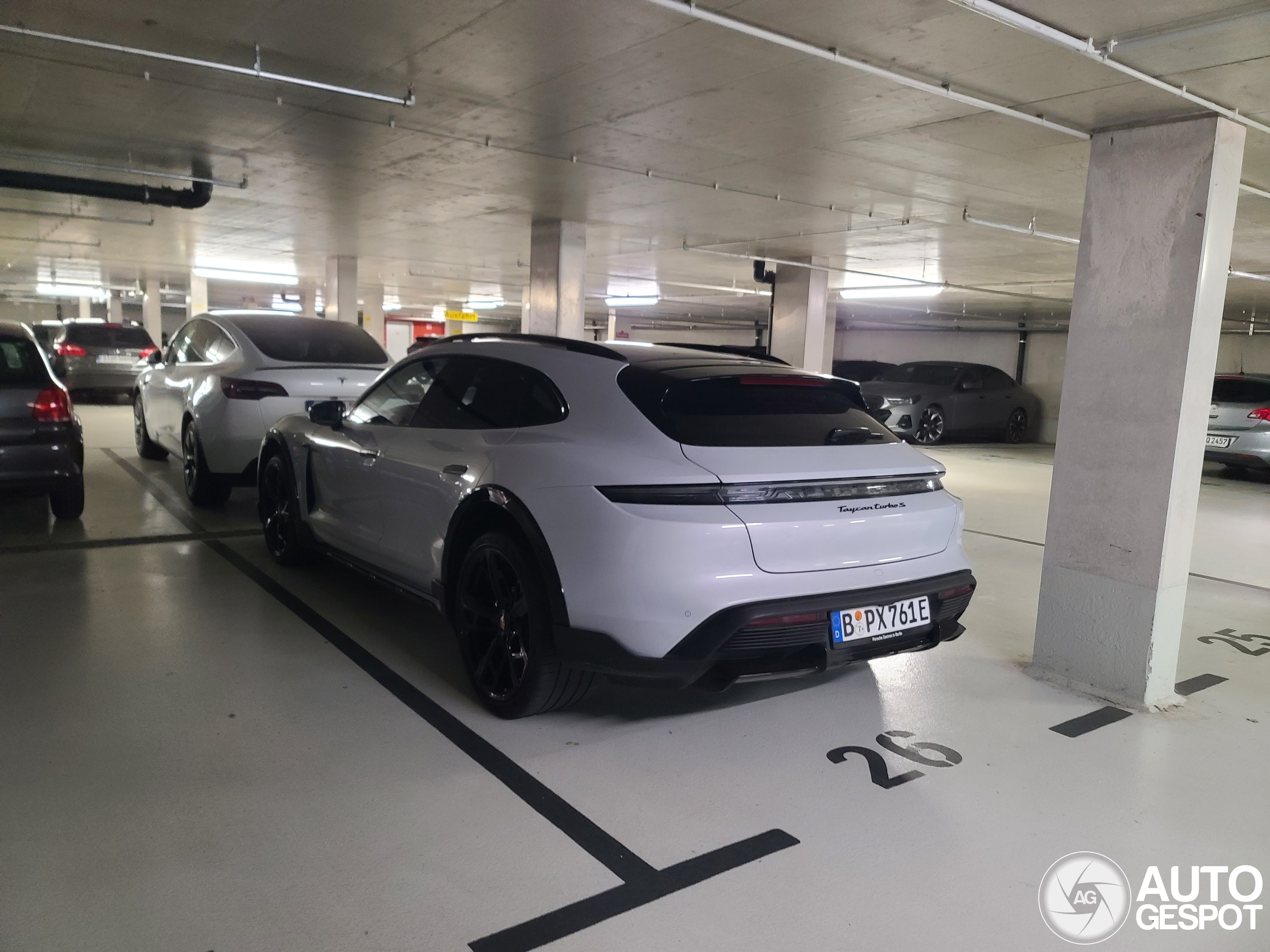 Porsche Taycan Turbo S Cross Turismo