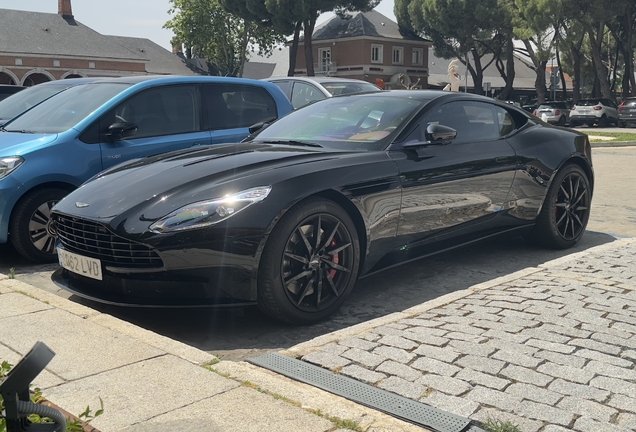 Aston Martin DB11
