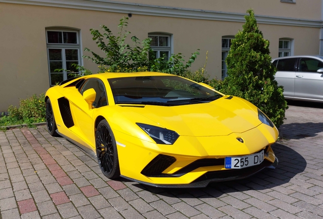 Lamborghini Aventador S LP740-4